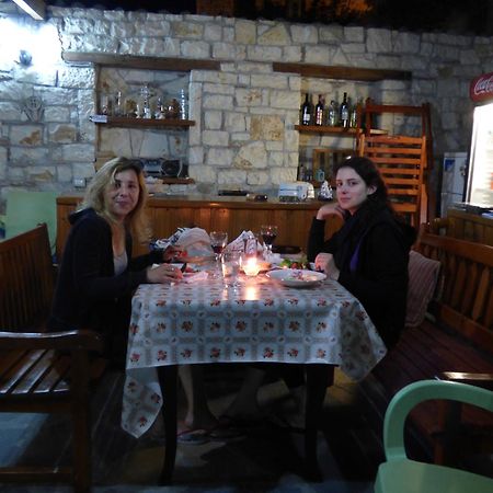 Guesthouse & Hostel Lorenc Berat Bagian luar foto