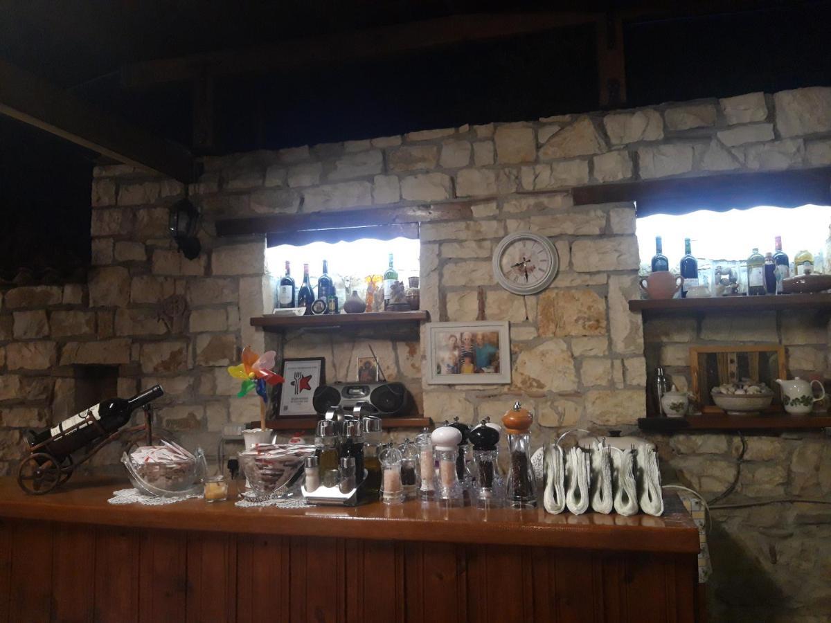 Guesthouse & Hostel Lorenc Berat Bagian luar foto