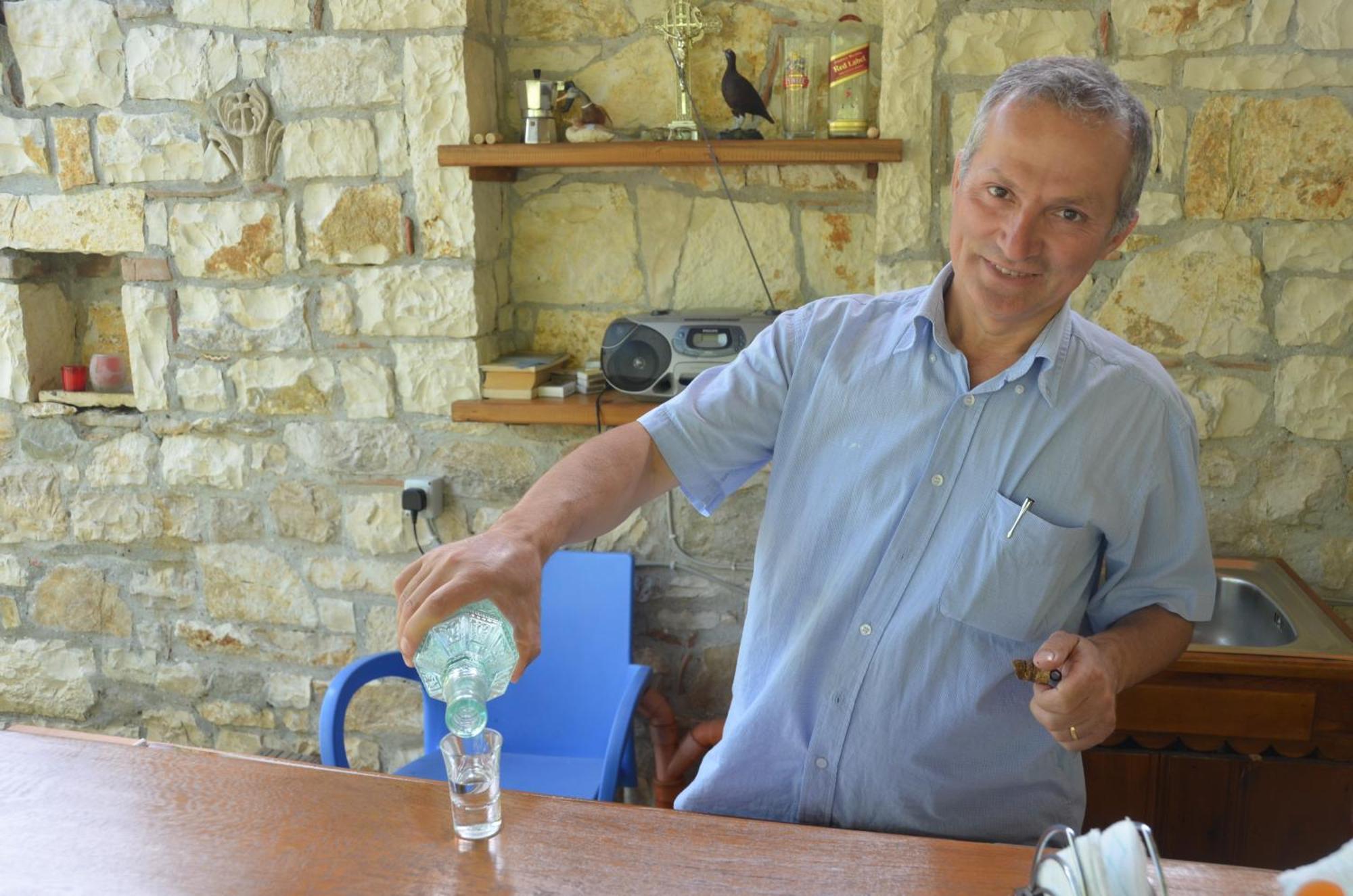 Guesthouse & Hostel Lorenc Berat Bagian luar foto