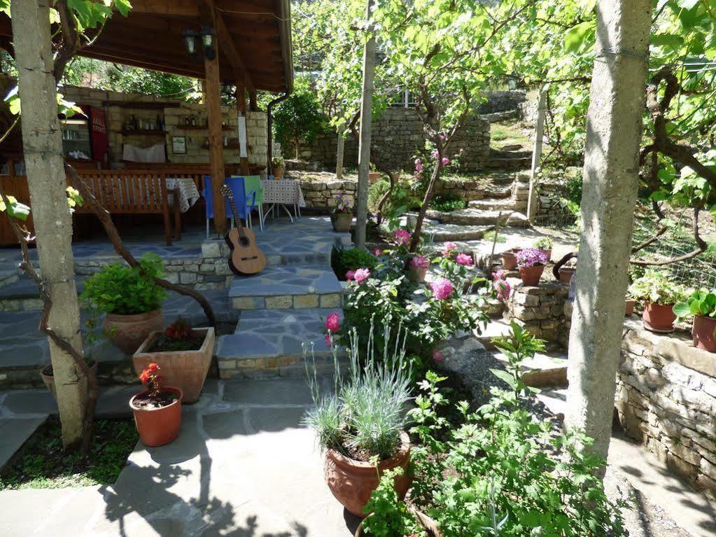 Guesthouse & Hostel Lorenc Berat Bagian luar foto